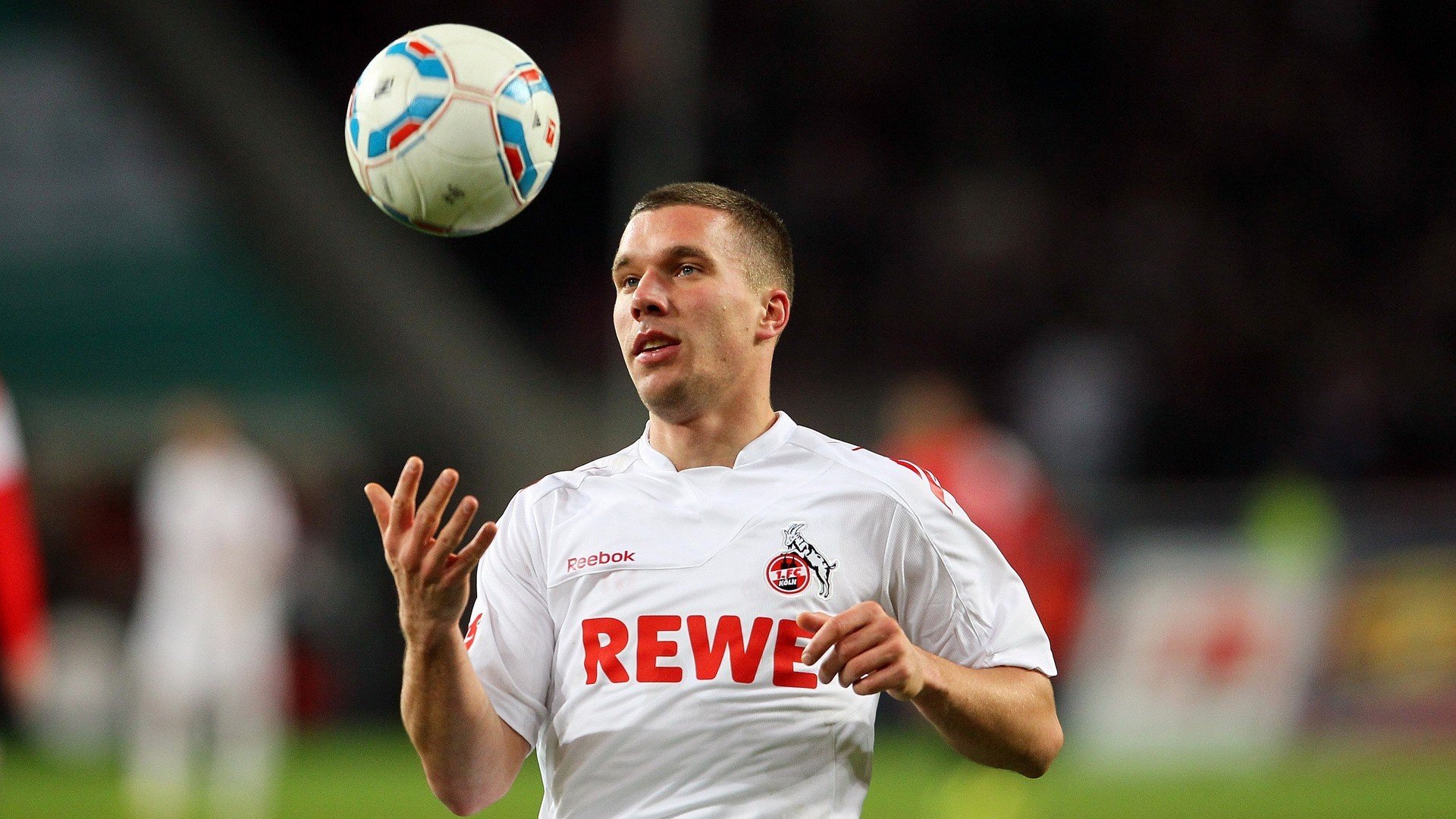 英超联赛激战正酣,曼城逆转利物浦,阿森纳登顶积分榜