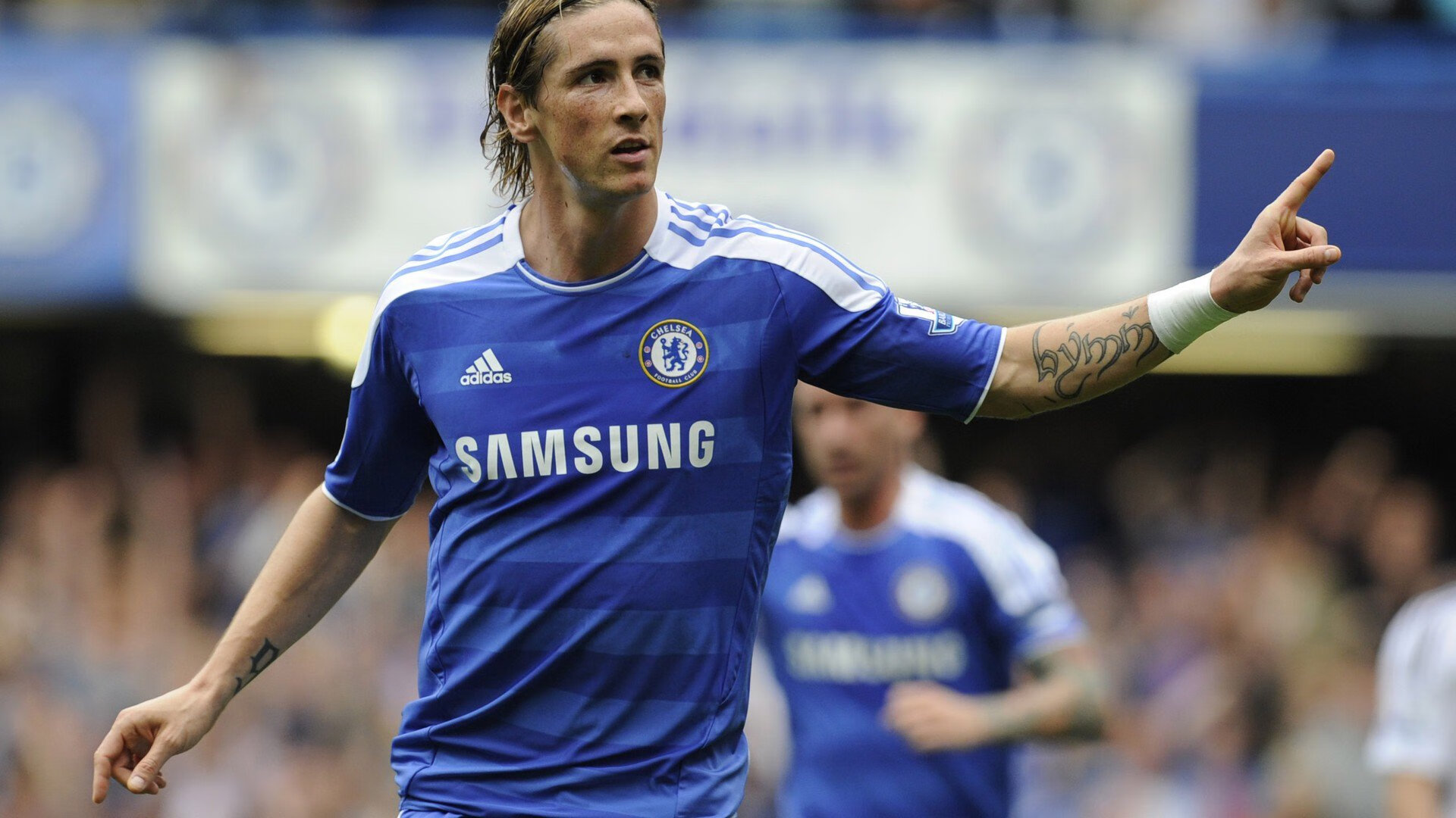 温网巅峰对决,阿尔卡拉斯逆转德约科维奇,新生代闪耀全英俱乐部